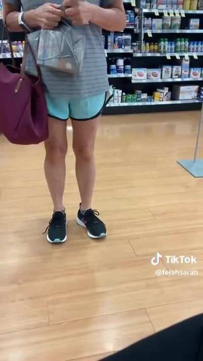 Antivaxer harasses pregnant woman at Walgreens