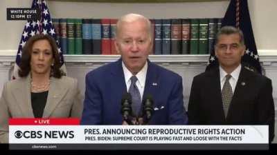 “End of quote-Repeat the line” Biden reading teleprompter instructions out loud