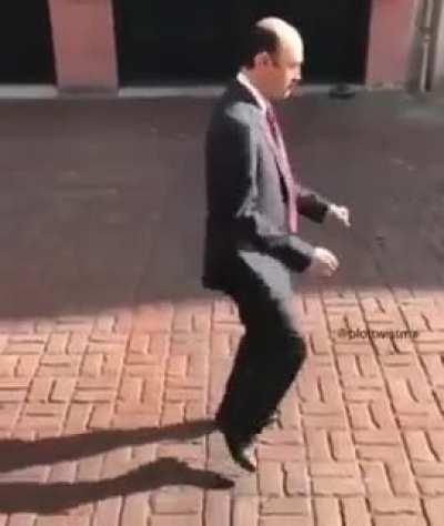 Lord Salinas, preocupadisimo por la consulta del cacas