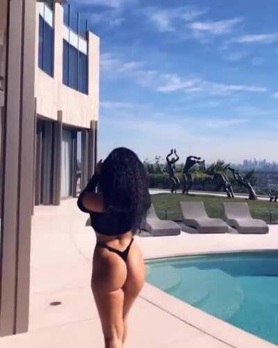 Kelly Kurves (@kellykurves)