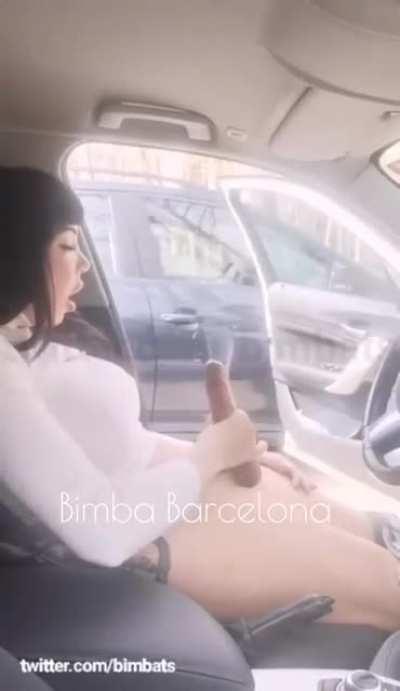 Bimba Barcelona masturbates in her car with the door open (gif)