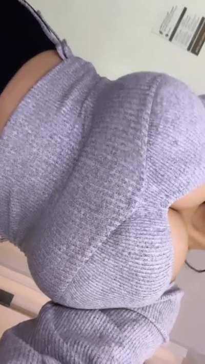 Carmen Sandi - Sweater Stretchers