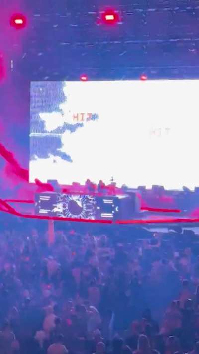 ID? Last night in Brooklyn. Sorry it’s such a short clip