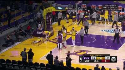 [Highlight] Devin Booker pushes Dennis Schröder while he was in midair