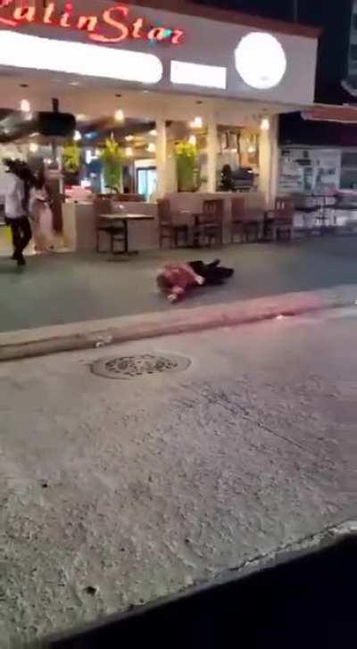 Don't bring a knife to a chair fight (NSFL)