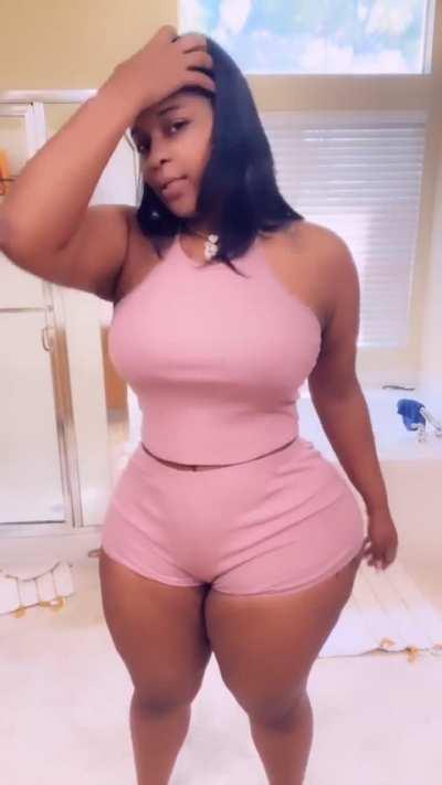 1 or 2 ⁉️ PAWG vs Chocolate Booty p