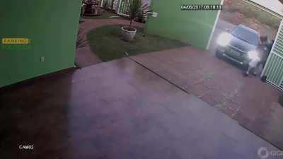 Quer mostrar para as massas do que se trata o PT e o comunismo? Mostre este vídeo para o máximo de pessoas que você conseguir, principalmente em grupos do Zap Zap e telegram.