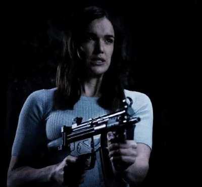 Elizabeth Henstridge with some great jiggle physics