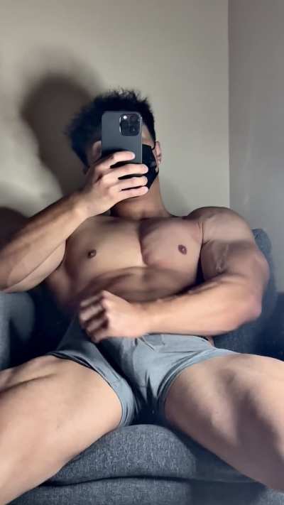 [19] play with my pecs and ride my cock