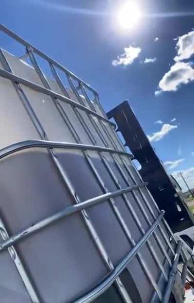 Draining Glyphosate into a container looks like a glitch in the matrix in video