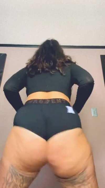 She got all the cake 😍🎂