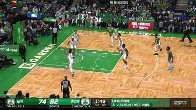 [Highlight] Jayson Tatum drives through three Bucks for the reverse layup