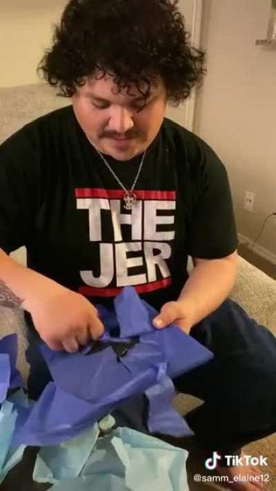 The reaction of OP's husband when she included his brother that had passed away 6 years ago into their wedding picture