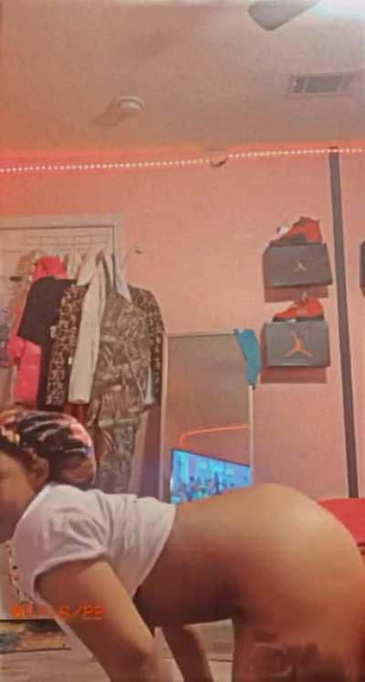 Got recent vids and exclusives for the low $ hmu