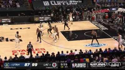 [Highlight] Donovan Mitchell hits consecutive incredibly tough driving shots