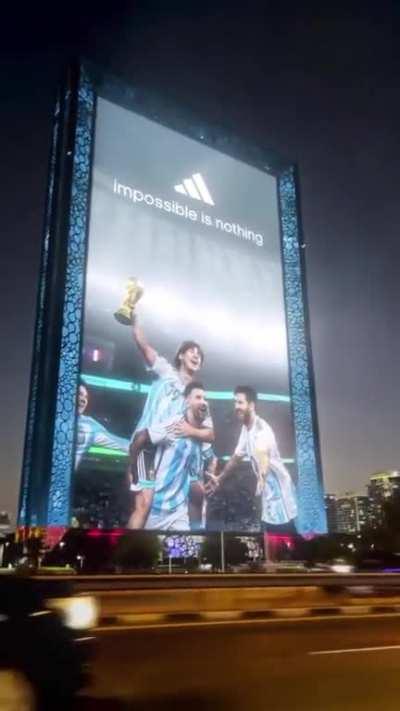 Nada es imposible: El homenaje de Adidas a Messi en Dubai gracias a la tecnología CGI