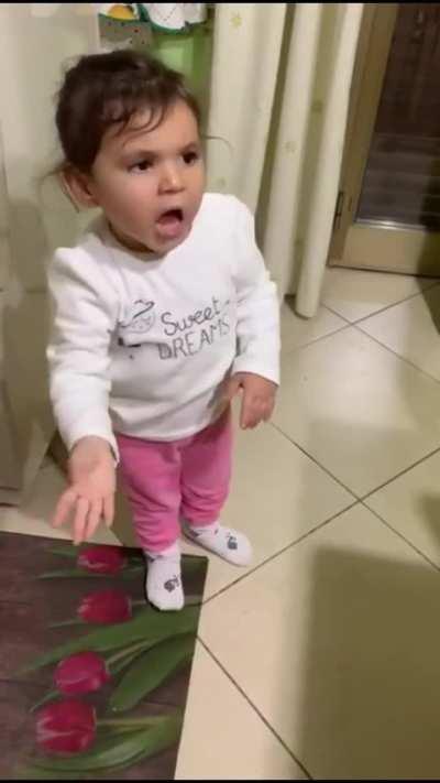 Even when you turn off sound, you know they speak 🤌🇮🇹 Annoying baby italians. I don't even want to imagine how to deal with them when they full grown italian women.