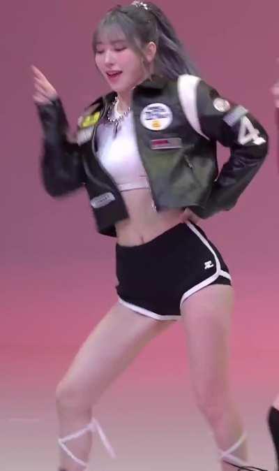 LE SSERAFIM - SAKURA