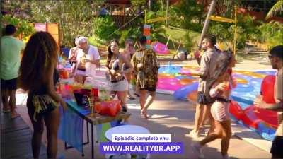 De Férias com o Ex :: Pool Party