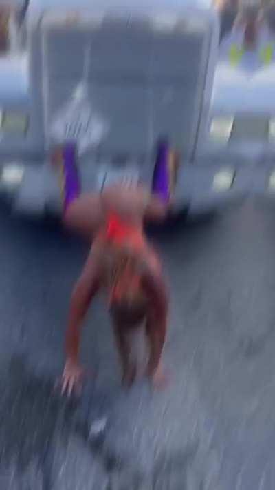 FeteishA bend right over (@michbo80)