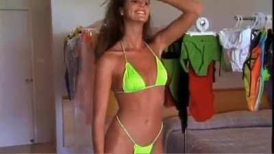 Happy 60th birthday to Elle Macpherson "The Body". Here is a BTS video of the 1989 issue.