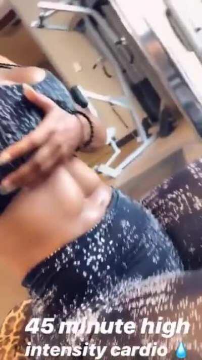 The boob grab is back 😍