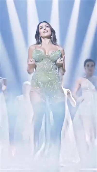 Malaika Arora's milfy body!