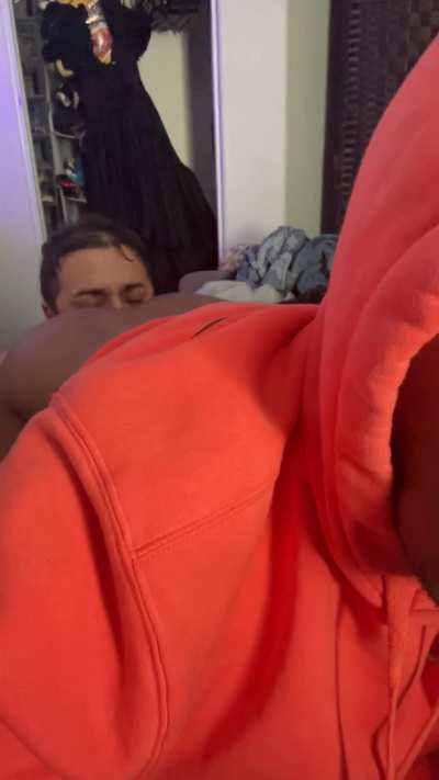 Letting this guy I met on Grindr eat my ass 🥵