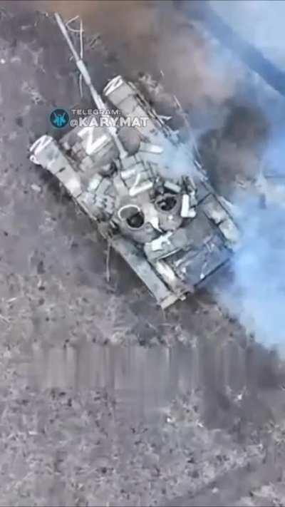 Ukraine drone drops a grenade on a Russian tanker who got out of the hatch of a T-64BV tank