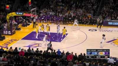 [Highlight] Off the Dillon Brooks miss, Austin Reaves makes a beautiful full-court pass to LeBron for the basket