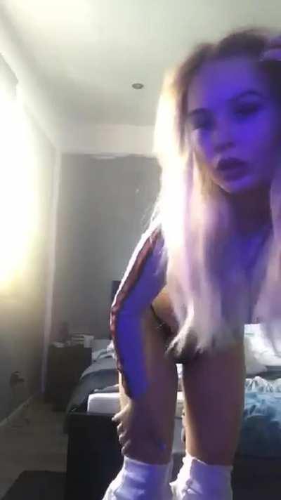 22 [F4M] [ Snapchat ] [Mickey12cas] Press the up arrow and I'll send an instant nude. Always in the mood for sexting👍💯 nsfw