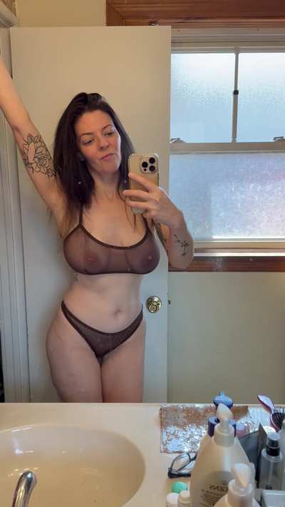 Don't mind my dirty mirror lol - 44F