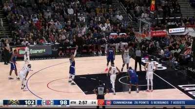 [Highlight] Clippers' fans have a visceral reaction to Russell Westbrook's free throw attempt in crunch time.