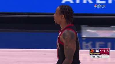 [Highlight] DeRozan shoots the ball super short for the potential game winner