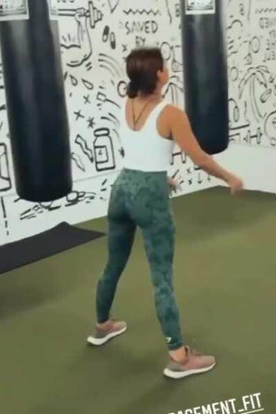 Lucy Hale’s workout jiggle!