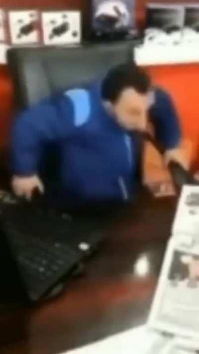 Ayo what messi doin 💀