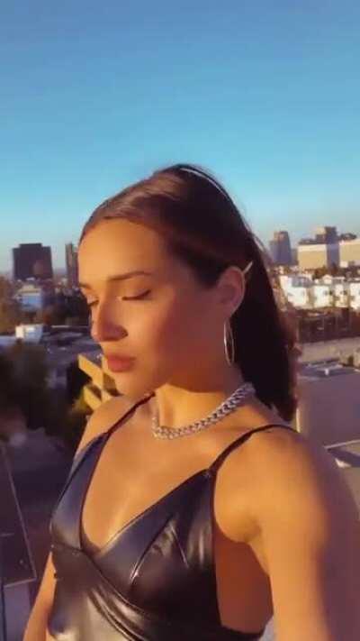 Yo she’s way too beautiful like wtf