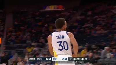 [Highlight] Steph Curry so excited about making his shot he slips and falls