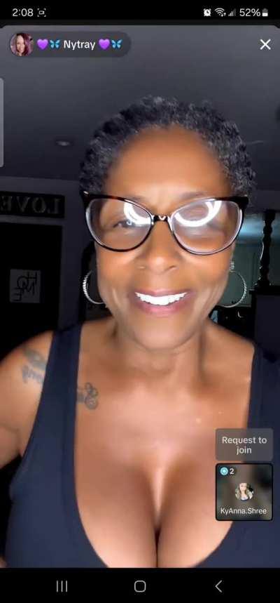 Nytray28 had it goin on in her live last night