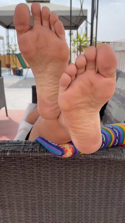 Did you miss my pretty feet? 😏