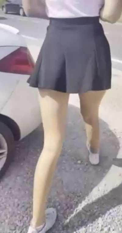 Fun fact: i mostly go outside with my ass being plugged