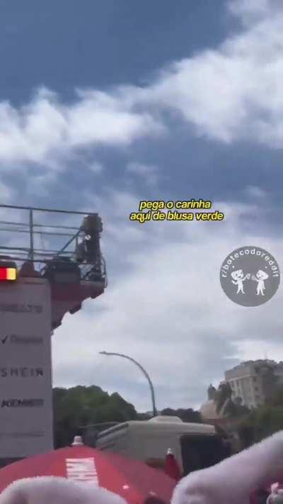 Quem precisa de polícia quando se tem Anitta? 