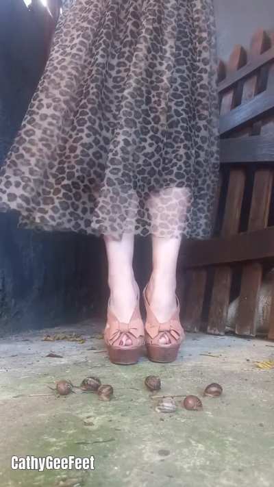 Greeting my victims before the fun starts. Really enjoyed making this one :)