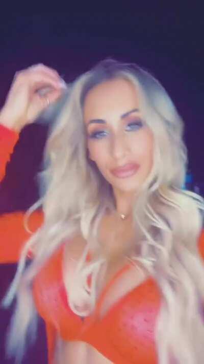 More Carmella in that outfit