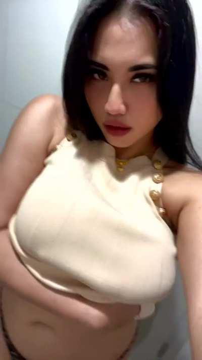 hope my big tittys can make you horny this weekend