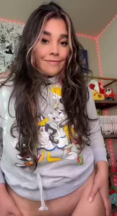 Any older men here wants to wish me a happy birthday with my first creampie?💦