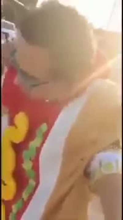 Alex marin haciendo cosplay del mau