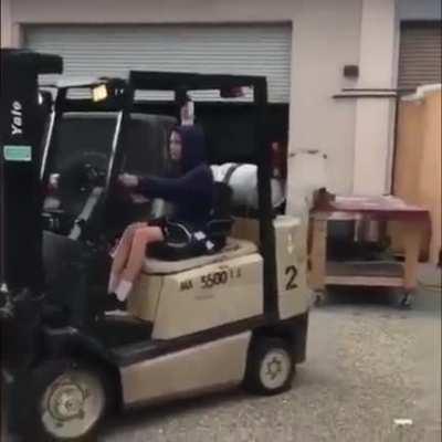 Aí não, pra direita!