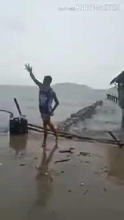 Peruano con Poderes MARITIMOS😮😱🤙