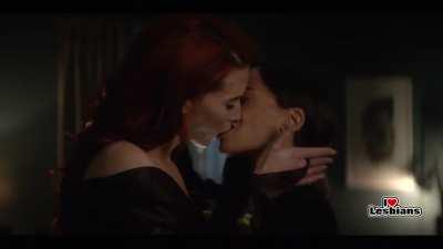 Bridget Regan & Victoria Cartagena (Batwoman - s03e08) *NO MUSIC*